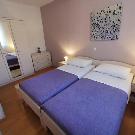 Feather * Ντουμπρόβνικ