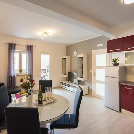 Feather Διαμέρισμα *