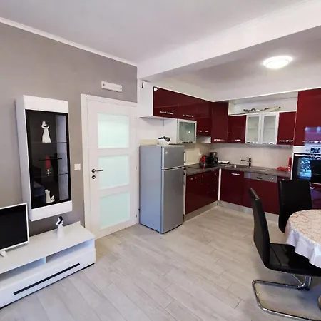 Feather * Ντουμπρόβνικ